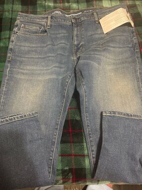 Amazon Essentials Men’s Bootcut Jeans in Washed Blue
